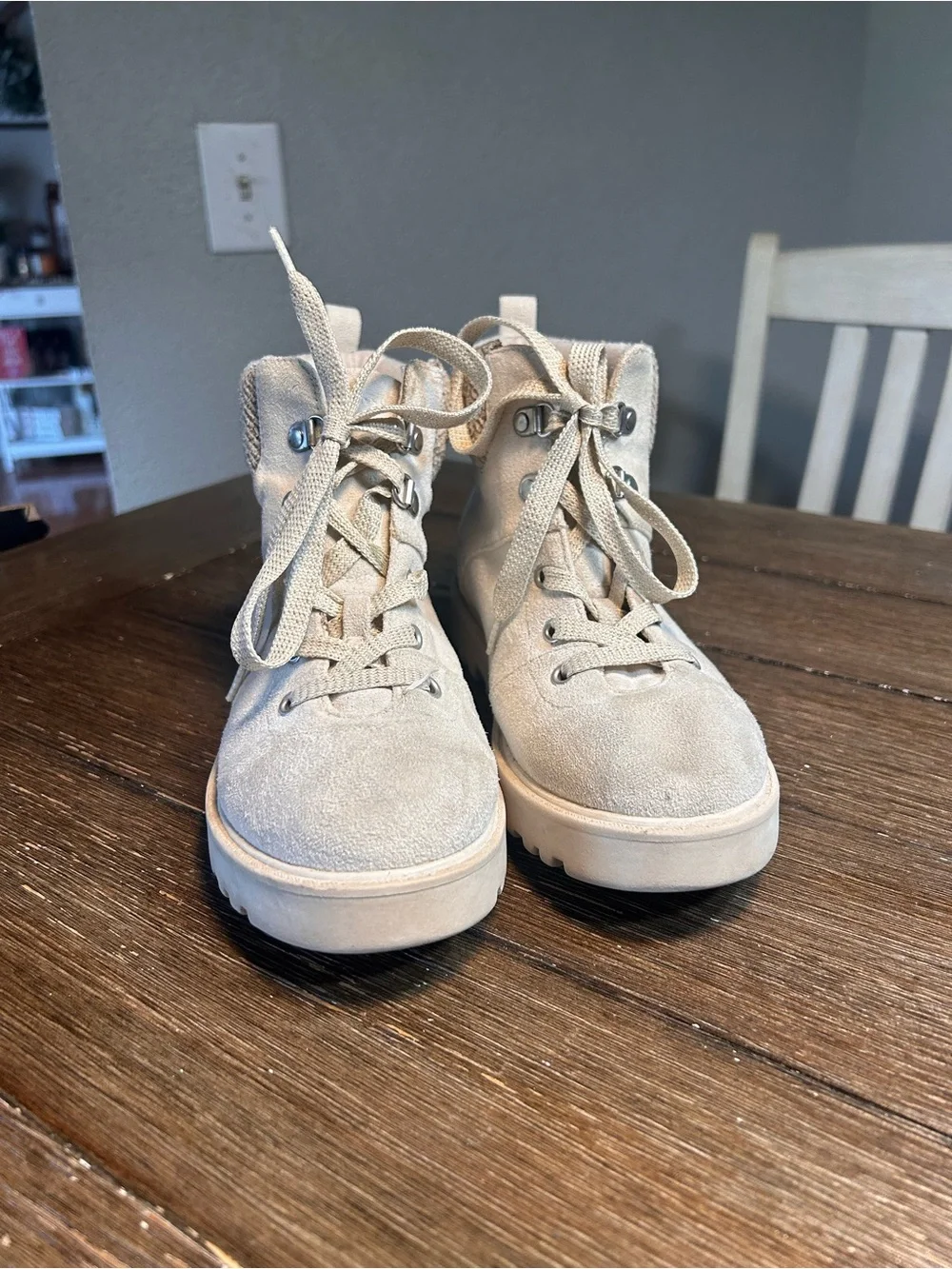 Crown Vintage cute cream
